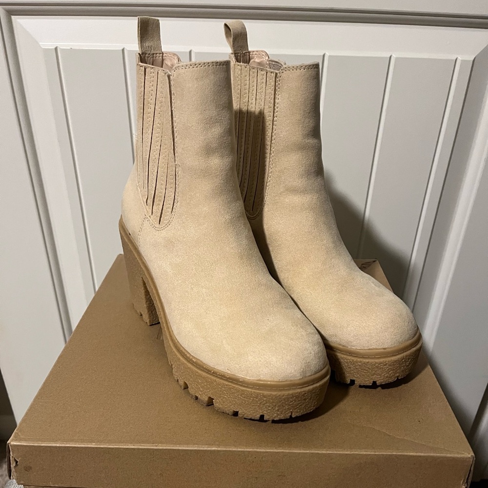 Women's Steve Madden Ankle Boots, size 8
